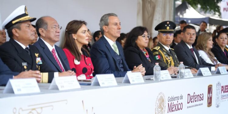 Asiste Pepe Chedraui al Desfile Cívico -Militar por el 215 Aniversario de la Independencia
