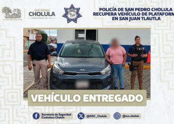 Policía de San Pedro Cholula recupera vehículo de plataforma en San Juan Tlautla