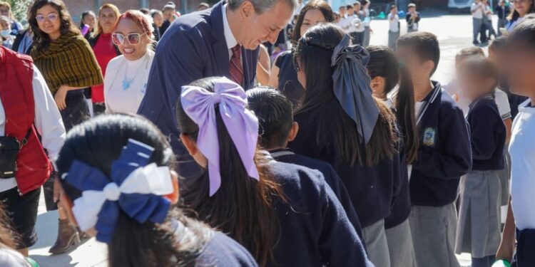 Refuerza Pepe Chedraui infraestructura educativa con el programa Escuela Imparable