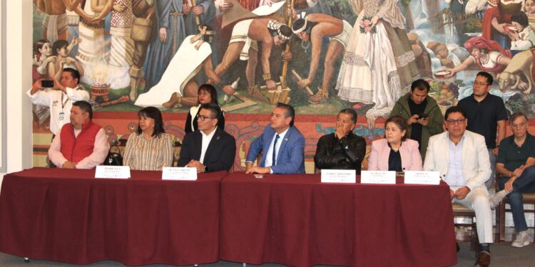 Firman Gobierno de la Ciudad y FOFOMI convenio para fortalecer negocios locales en la capital