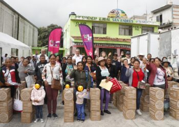 Entrega Pepe Chedraui  apoyos alimentarios en Azumiatla para familias en situación vulnerable