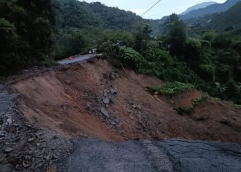 Colapsa tramo carretero en Eloxochitlán tras intensas lluvias