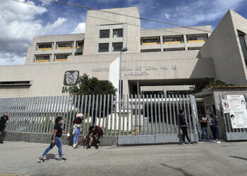 Lluvias inundan laboratorios del IMSS La Margarita; pacientes enfrentan largas filas y falta de atención
