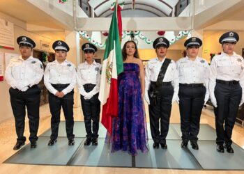 Con alegría y tradición, Rosy Díaz encabeza Grito de Independencia en Tlahuapan