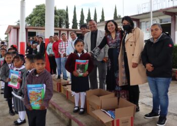 Presidenta municipal Rosy Díaz da inicio al ciclo escolar 2025–2026