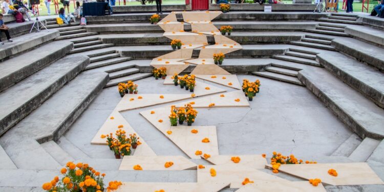 IBERO Puebla recibe a quienes lucharon por un mundo mejor en la Ofrenda Monumental 2025