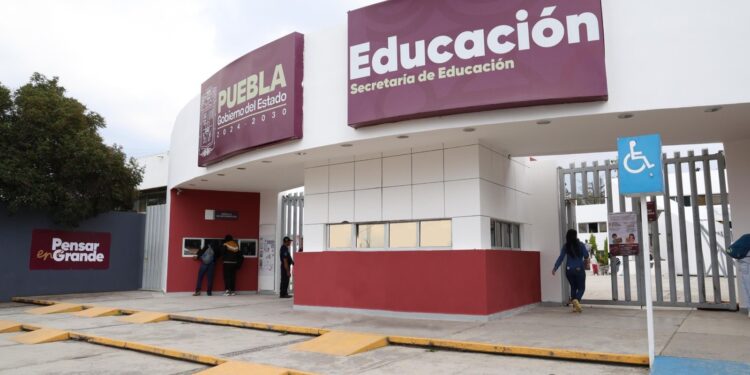 Regresan a clases presenciales estudiantes de 563 escuelas de la Sierra Norte