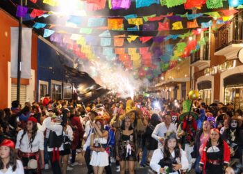 El Desfile de Animeros llenó de magia y color a San Pedro Cholula