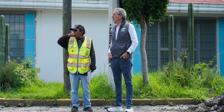 Supervisa Pepe Chedraui trabajos de bacheo en la colonia Las Ánimas
