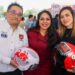 Tonantzin Fernández entrega cascos gratuitos a motociclistas de San Pedro Cholula