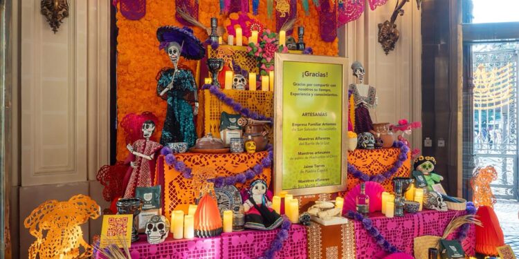 Puebla lleva su tradición del Día de Muertos al corazón de Madrid con el altar monumental “La abuela de todos”