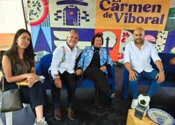 Puebla comparte el arte de la Talavera en encuentro internacional de cerámica en Colombia