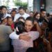 Entrega de apoyos a familias afectadas por lluvias en la Sierra Norte de Puebla