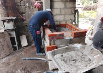 Salud, economía y cuidado ambiental promueve Altosano Granjas Carroll al entregar 170 estufas ahorradoras de leña