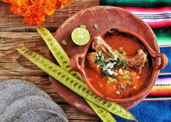 El mole de caderas costará hasta 800 pesos por plato este año, advierte Aprepsac