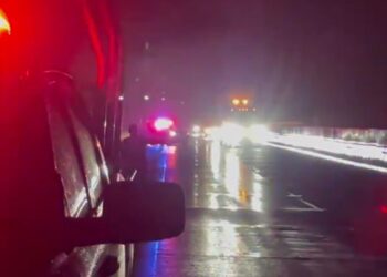 Hallan el cuerpo de una mujer con signos de violencia en la autopista México–Puebla