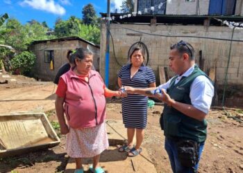 Sierra Norte de Puebla: Autoridades intensifican acciones sanitarias tras lluvias para prevenir brotes de enfermedades