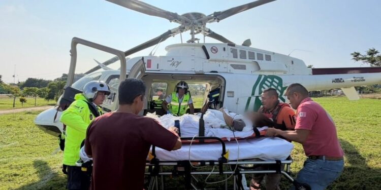 SUMA traslada a mujer embarazada al Hospital de la Mujer