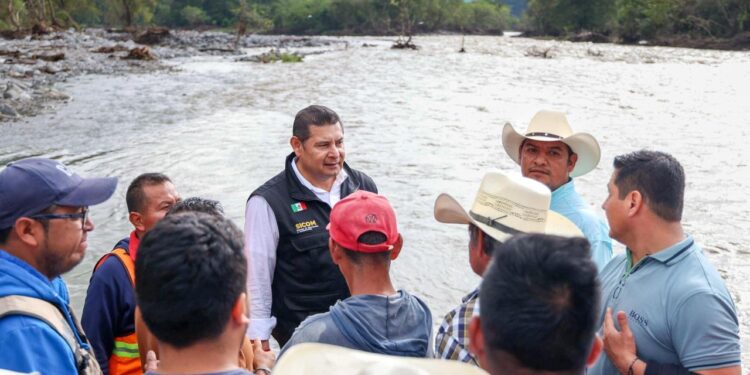 Gobierno del Estado de Puebla brinda atención oportuna a afectados por frente frío 16 en sierra norte
