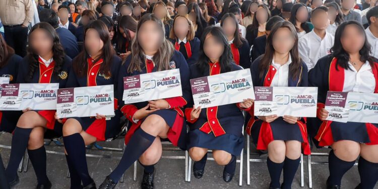Puebla fortalece educación digital con 79 mil Becas de Conectividad en 2025