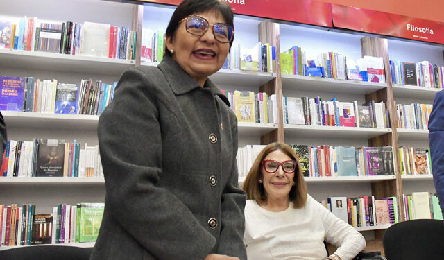 Sabina Berman presenta Los billonarios desaparecen… en Librerías BUAP