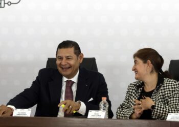 Gobernador anuncia carretera, ciclopista y posible nuevo centro automotriz en Puebla
