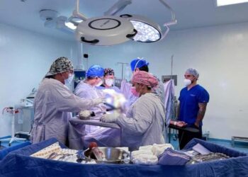 Tres poblanos reciben cirugías gratuitas con el programa de salud del gobierno estatal
