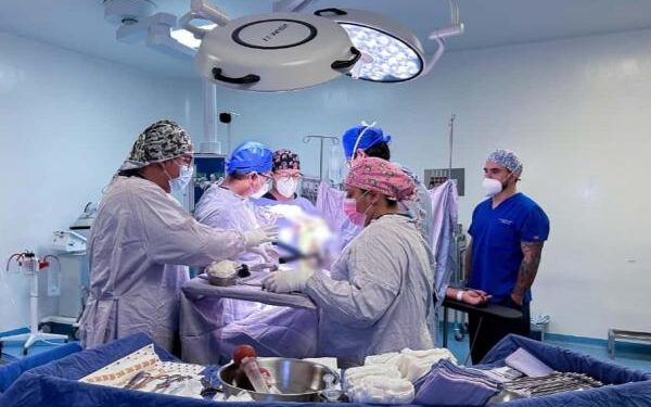 Tres poblanos reciben cirugías gratuitas con el programa de salud del gobierno estatal
