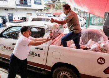 SEDIF entrega despensas y cobertores a familias afectadas por el desbordamiento del río Chicontla
