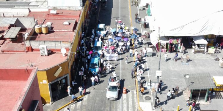 Fracasa la caminata de Roxana Luna y Alejandro Oaxaca: menos de 50 personas y cero respaldo ciudadano