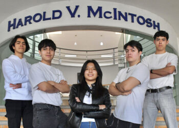 Estudiantes de la BUAP ganan el DigiEduHack 2025 con una plataforma impulsada por IA