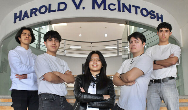 Estudiantes de la BUAP ganan el DigiEduHack 2025 con una plataforma impulsada por IA