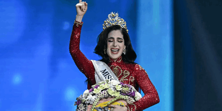 Fátima Bosch hace historia y da a México su cuarta corona en Miss Universo 2025