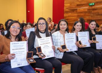 Docentes Poblanoas son reconocidos por sus prácticas educativas innovadoras