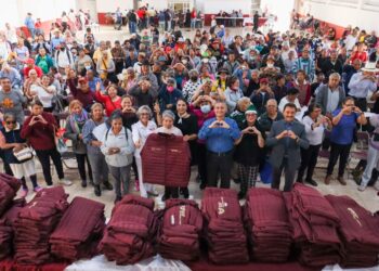 Inicia el programa Abrigando Cholula en Santiago Momoxpan