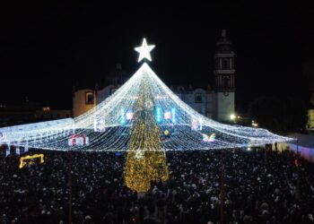 Tonantzin Fernández enciende la Navidad en San Pedro Cholula