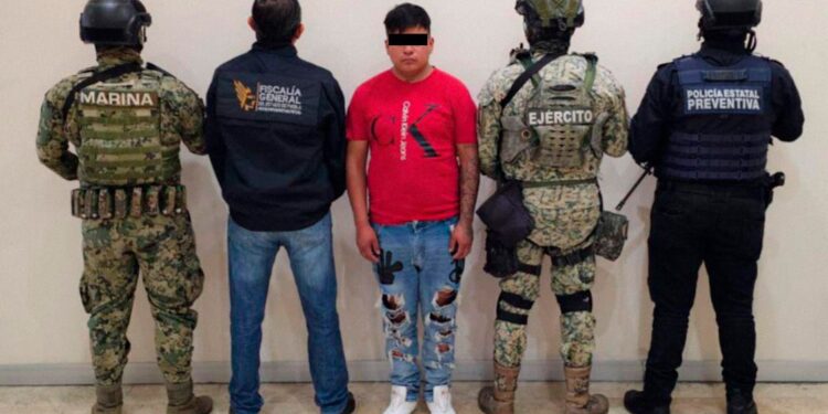 SSP detuvo a Braulio N., alias “El Lápiz” y una menor de 17 años, identificada como “La Pulga”, vinculados con un grupo delictivo dedicado al narcomenudeo y extorsión