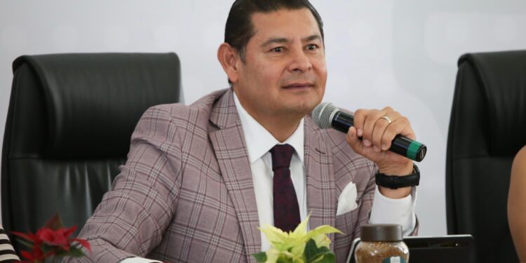 Los delincuentes más peligrosos son los disfrazados de políticos: Armenta