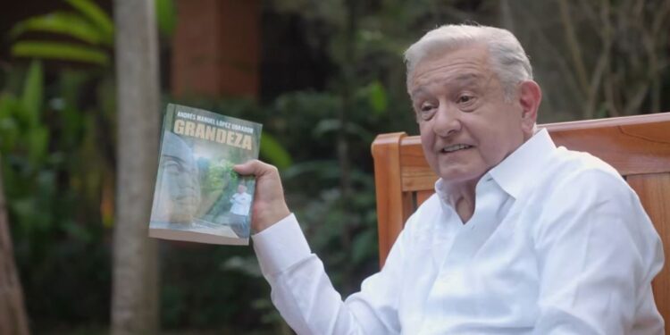 AMLO reaparece para presentar su nuevo libro ‘Grandeza’