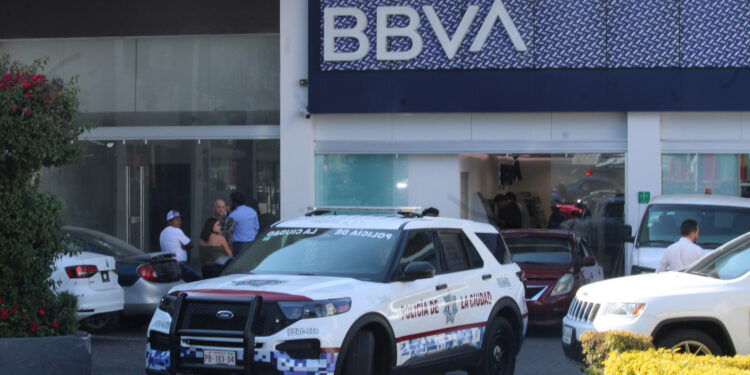 Sospechas en asalto a cliente del BBVA de La Paz; reporta robo de 4 millones