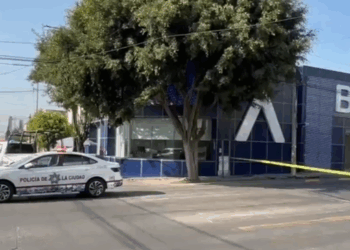 Despliegan operativo por presunto artefacto explosivo en banco de la 25 Poniente