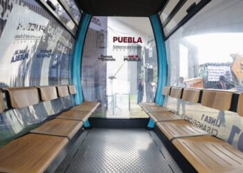 Puebla avanza en movilidad: Armenta coloca primer piedra del Cablebús