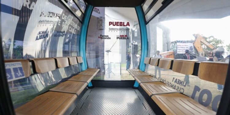 Puebla avanza en movilidad: Armenta coloca primer piedra del Cablebús