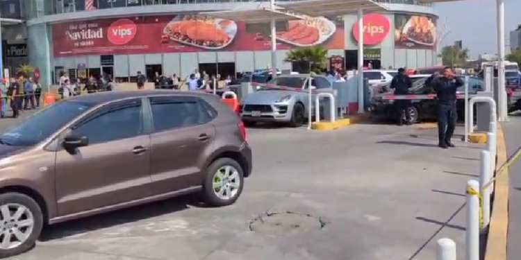 Accidente en la Vía Atlixcáyotl deja un fallecido y varios heridos