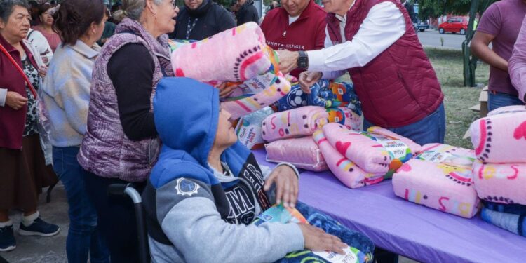Continúa Pepe Chedraui celebrando posadas navideñas junto a familias de la capital