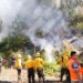 Gobierno de Puebla combate incendio en Chilchotla
