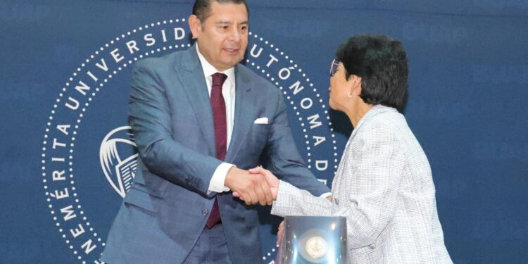 Gobernador Armenta impulsa el servicio social universitario y fortalece vínculo con la BUAP