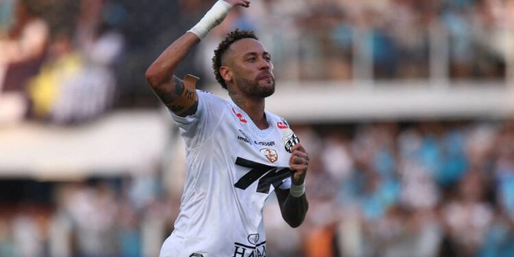 Neymar presume su colección de vehículos inspirados en Batman valuada en más de mil 200 millones de pesos mexicanos