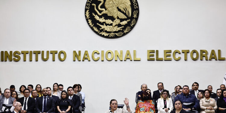 Entrega INE propuesta de reforma electoral
