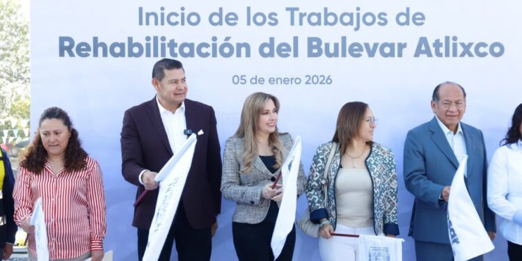 Obras con maquinaria propia permiten ahorrar recursos y mejorar vialidades en Puebla